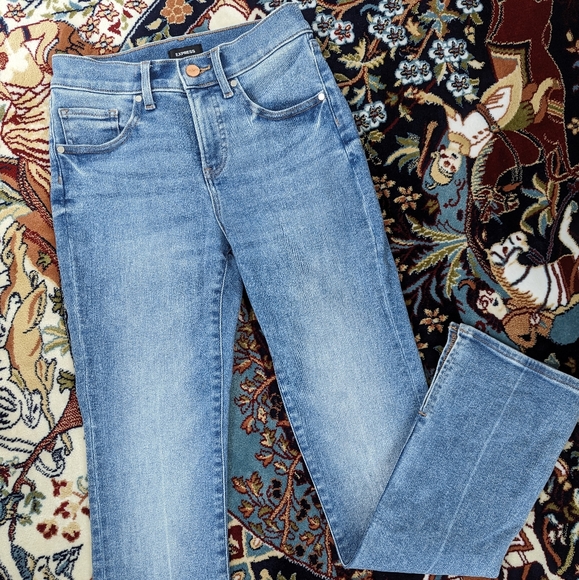 Mid Rise Light Wash Hyper Stretch Bootcut Jeans - Picture 5 of 10